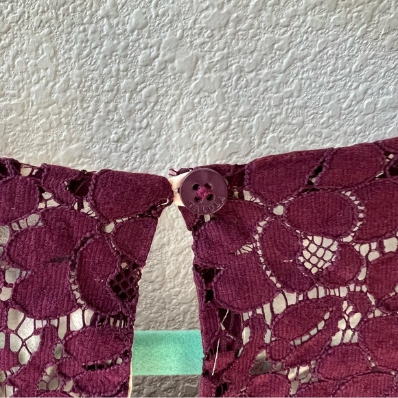 TALULA Short Sleeve Lace Top - Picture 6 of 9